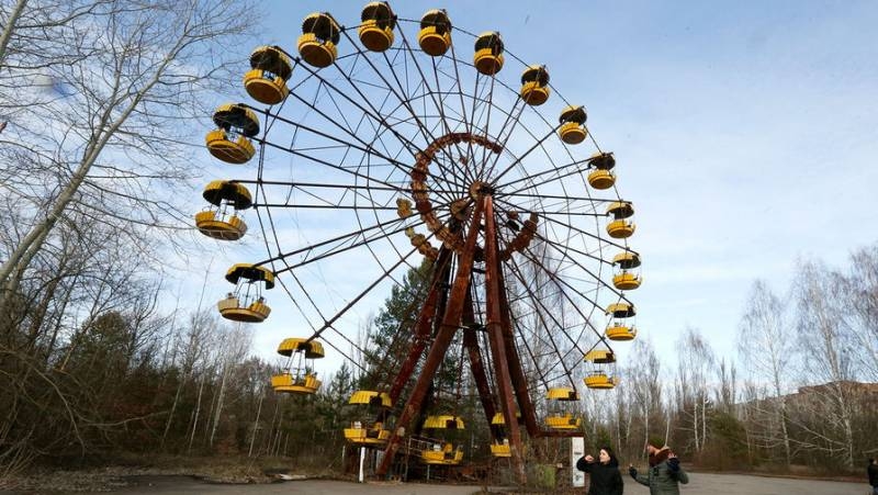<br />
Город-призрак для сталкеров: что туристы ищут в Чернобыле                