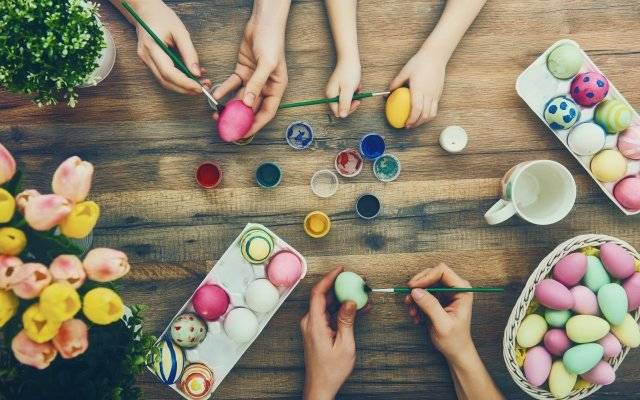 <br />
Как оригинально покрасить яйца на Пасху своими руками, топ интересных вариантов                