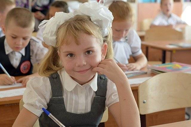 <br />
Как родителям российских школьников получить выплаты в размере 10 тысяч рублей в 2021 году                