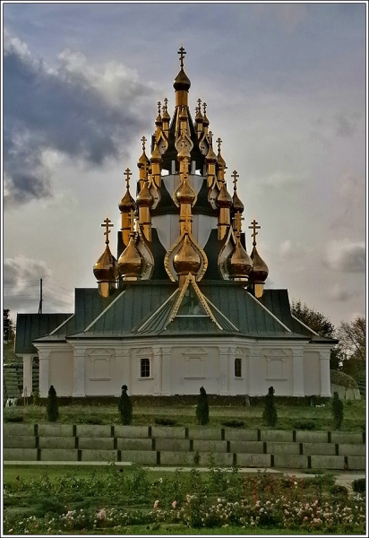 <br />
«Купола в России кроют золотом, чтобы чаще Господь замечал». Символизм православных храмов.                