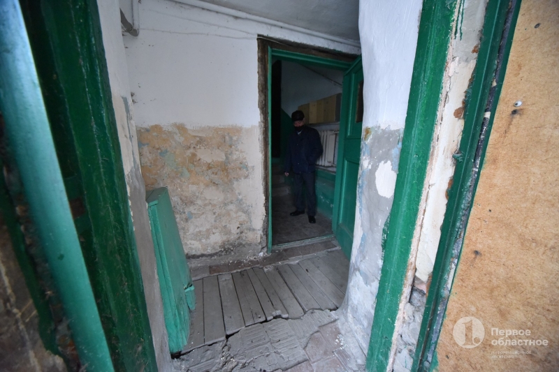 «Меж двух домов»: в Челябинске переселенцы из ветхого жилья не могут оформить на себя новые квартиры