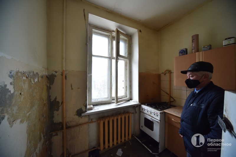 «Меж двух домов»: в Челябинске переселенцы из ветхого жилья не могут оформить на себя новые квартиры