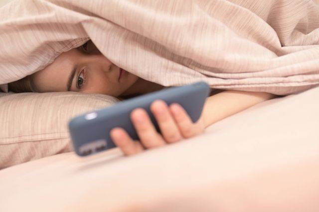 <br />
Можно ли спать рядом с телефоном, опасно ли это для здоровья                