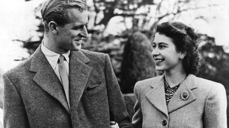 <br />
Она должна была оставаться сильной: королева Великобритании простилась с любимым супругом                