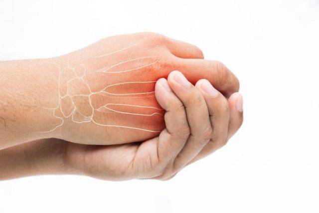 <br />
Почему «крутит» руки и ноги, энергетические причины болей                