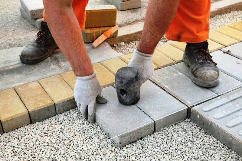 <br />
Почему опытные строители не советуют укладывать тротуарную плитку на песок                