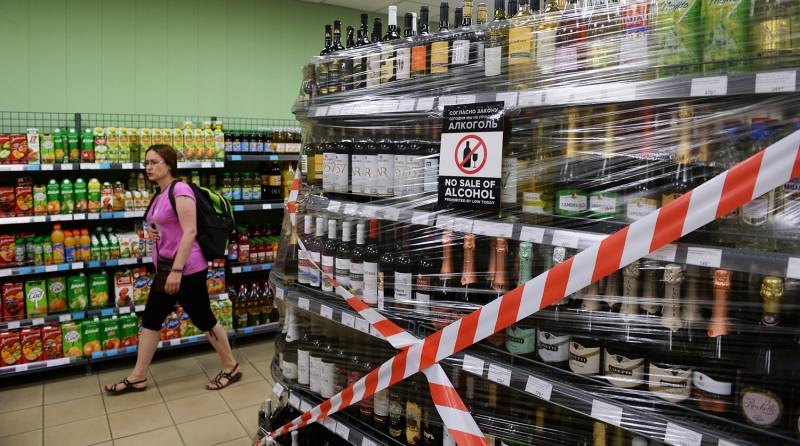 Продажа алкоголя под вопросом: запретят ли спиртное на майские праздники в 2021 году