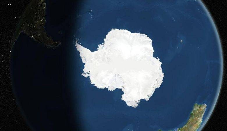 <br />
Самый большой айсберг на планете раскололся на части                