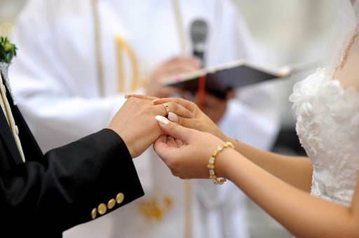 <br />
Свадьба и венчание в Страстную неделю, можно или нет расписываться накануне Пасхи                