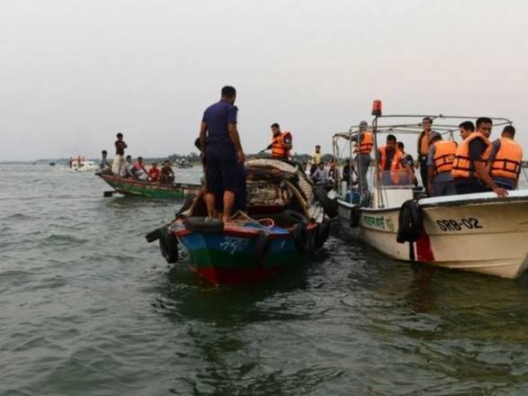 <br />
В Бангладеш затонул паром с 50 пассажирами на борту — много погибших: фото и видео                