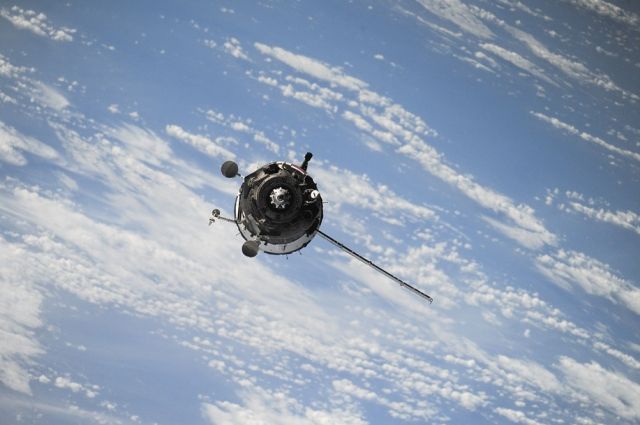 <br />
Военный спутник “Космос — 2525” сгорел над водами Тихого океана                
