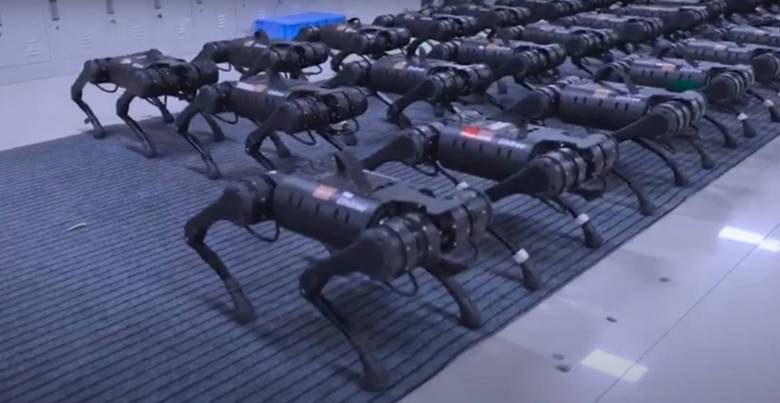 <br />
Восстание машин: в Китае показали пугающее видео с «армией» роботов                