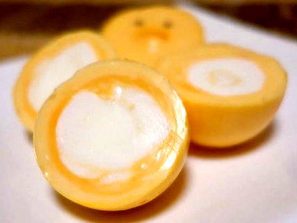 <br />
Желток наружу, белок внутри: как приготовить отварное яйцо «по-японски»                