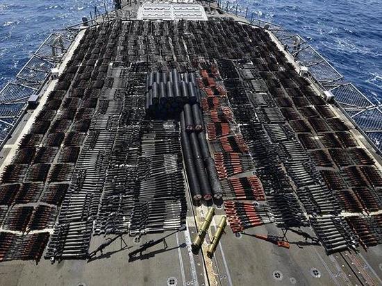 Американский крейсер захватил судно с российским оружием в Аравийской море
