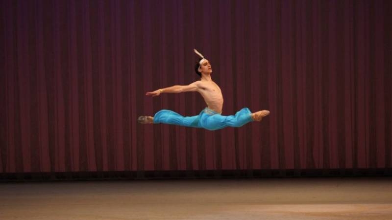 <br />
Артист балета Давид Залеев находится в коме после падения с электросамоката                