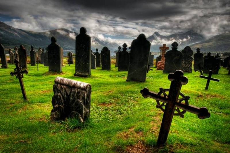 <br />
Брать ли детей с собой на кладбище в поминальные дни, или лучше отказаться от этой идеи                