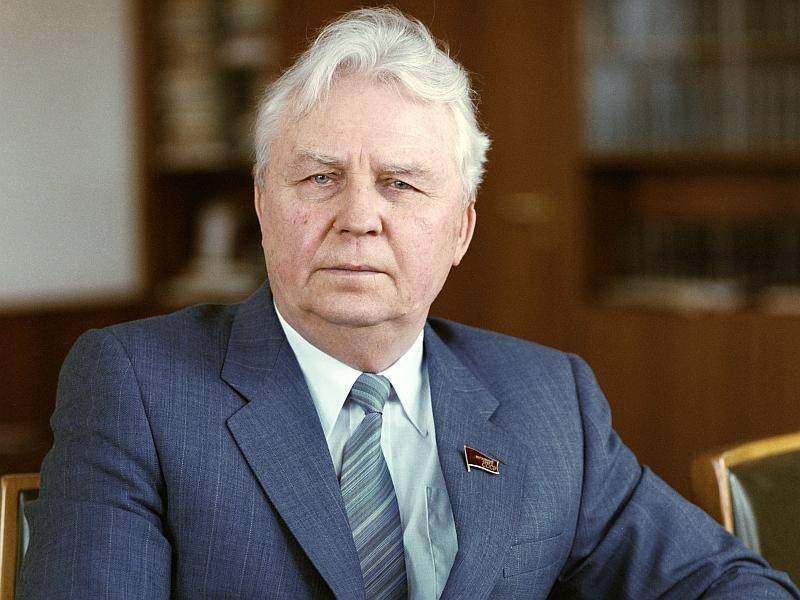 <br />
Бывший секретарь ЦК КПСС Егор Лигачёв скончался в Москве на 101-м году жизни                