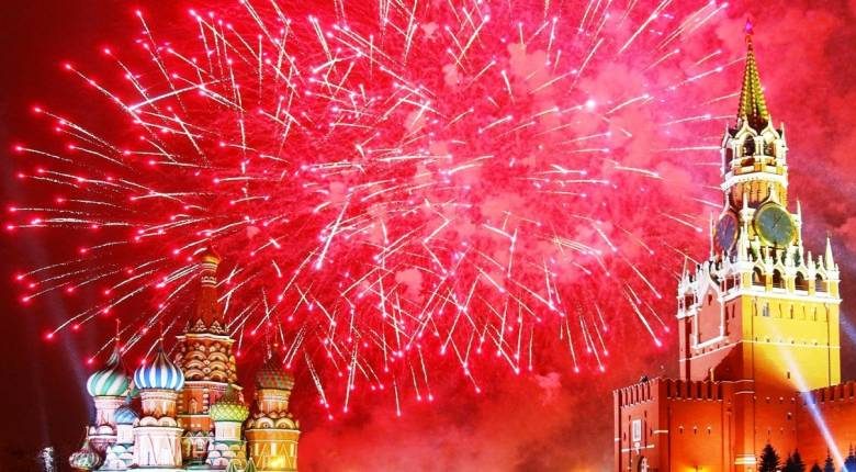 <br />
День Победы в Москве завершится красочным фейерверком: прямая трансляция праздничного салюта 9 мая 2021 года                