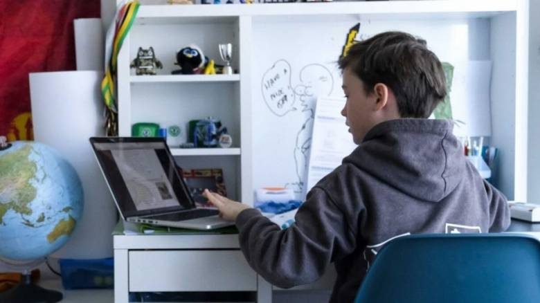 <br />
«Дистанционка» навсегда: как долго в школах будет оставаться онлайн-формат                