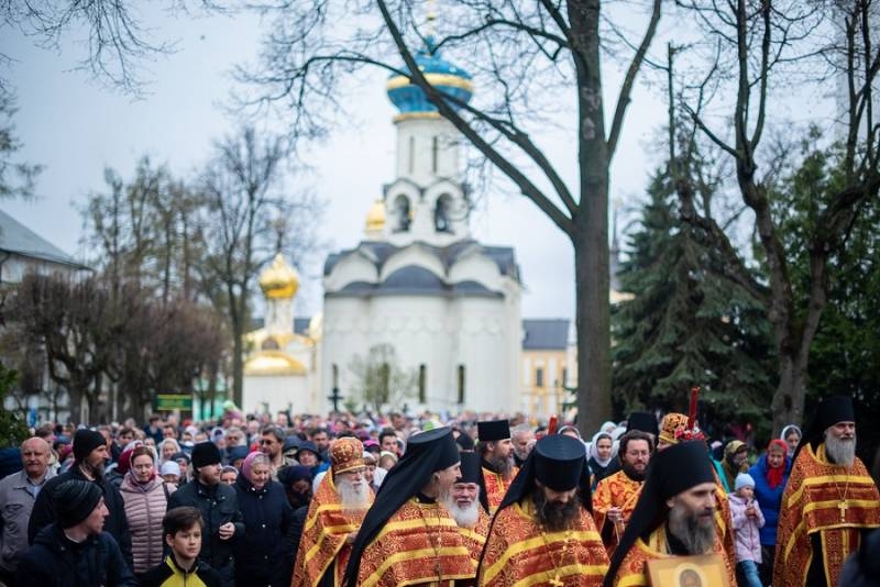 <br />
Как провести третий день после Пасхи или “хороводницу”                