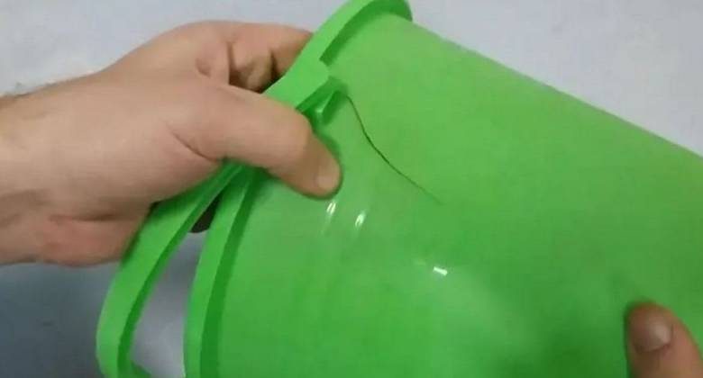 <br />
Как самостоятельно заделать трещину в пластиковом ведре                