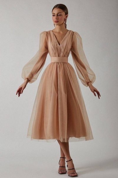 <br />
Королева бала: идеальное платье на выпускной в 9 и 11 классе в 2021 году                