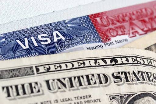 <br />
Неожиданный поворот: правительство США резко остановило выдачу виз в России                