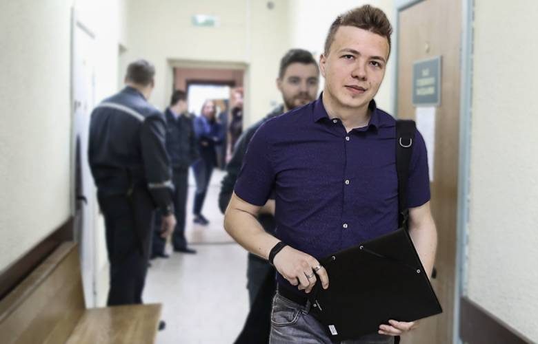 <br />
Оппозиционер, блогер и основатель NEXTA Роман Протасевич задержан в аэропорту Минска                