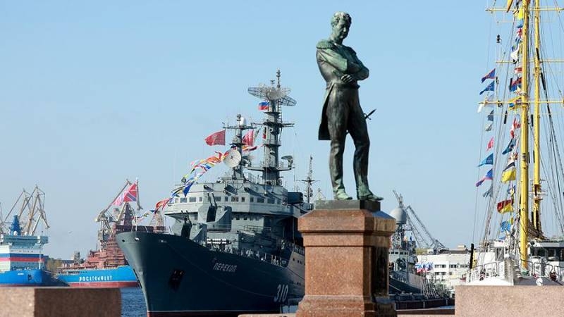 <br />
Парад кораблей в Санкт-Петербурге 9 мая 2021 года пройдет без ограничений по коронавирусу                