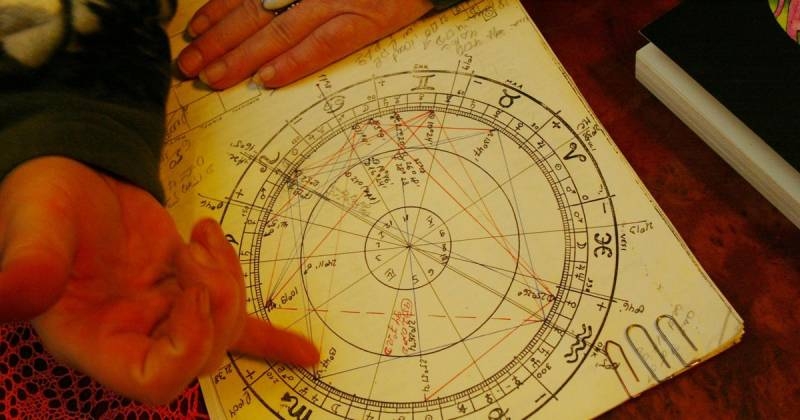 <br />
Почему не сбываются гороскопы, рассказала Вера Хубелашвили                
