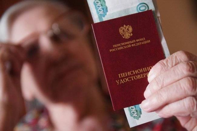 <br />
Представлен законопроект о снижении пенсионного возраста в России                