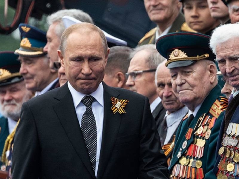 <br />
Президент России Владимир Путин выступил на военном параде в Москве 9 мая 2021 года                