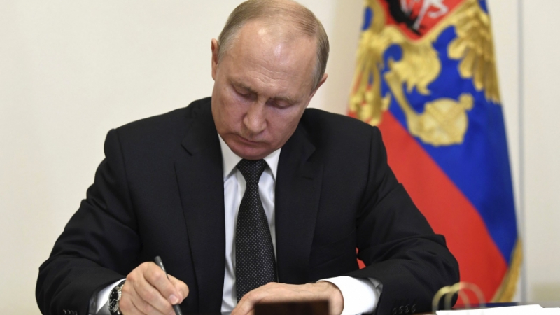 Путин подписал закон о запрете иностранного гражданства у госслужащих