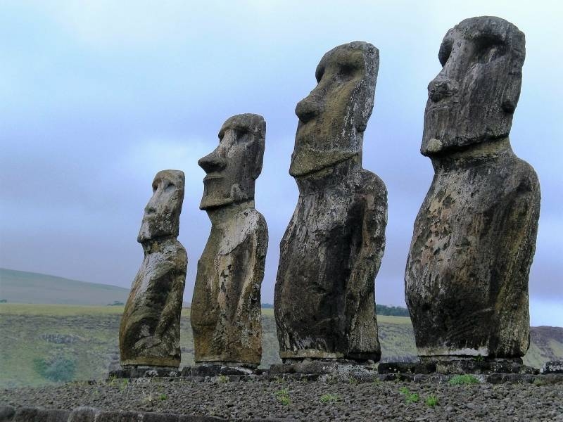 <br />
Ученым удалось разгадать тайну каменных статуй на острове Пасхи                