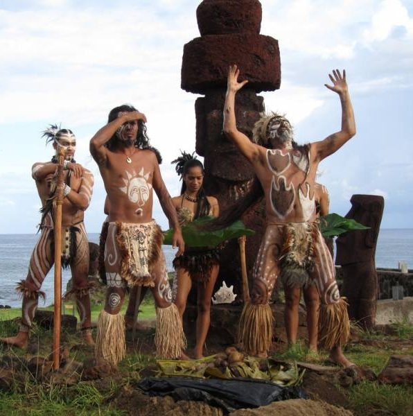 <br />
Ученым удалось разгадать тайну каменных статуй на острове Пасхи                