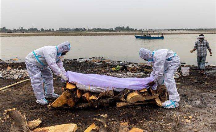 <br />
Вспышка «черного грибка» в Индии обернулась появлением реки с человеческими телами                