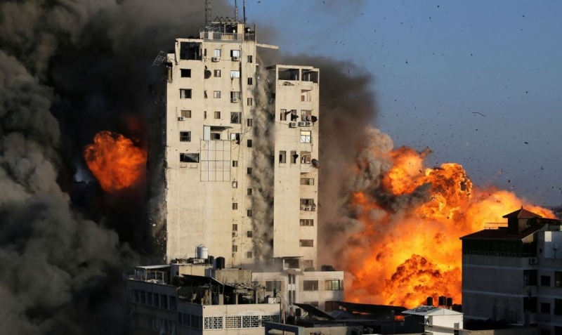<br />
ВВС Израиля продолжает атаковать дома командиров ХАМАС по всему сектору Газа                