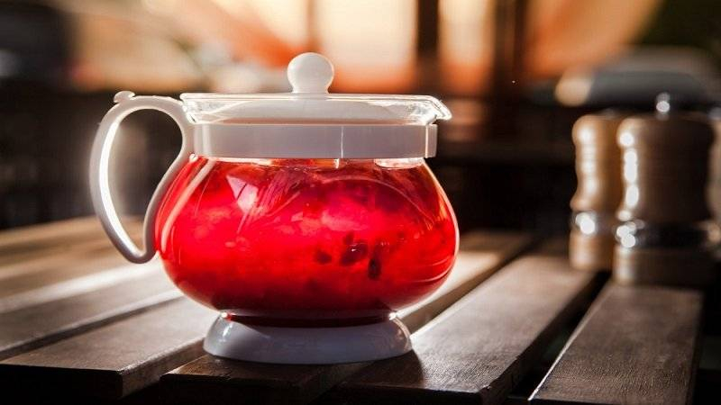 <br />
Ароматный и полезный: как сделать вкусный чай из клубничных хвостиков                