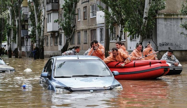 <br />
Черноморский циклон устроил страшное наводнение в Керчи                