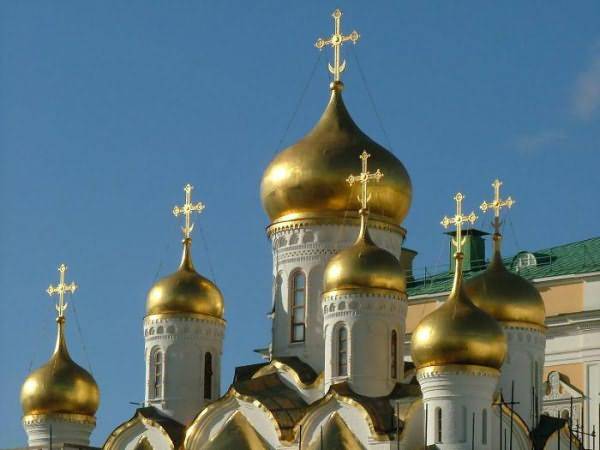 <br />
Что можно и нельзя делать православным верующим в Троицкую субботу                