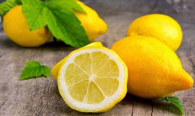 <br />
Летний деликатес: нежный шашлык в необычном лимонно-мятном маринаде                