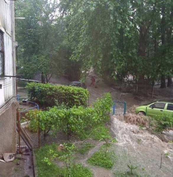 <br />
Наводнения в Ялте привели к решению ввести режим ЧС в июне 2021 года                