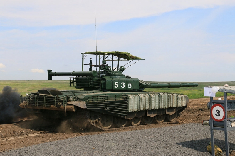 Противоракетный «козырек»: Т-72Б3 с новой защитой замечен под Ростовом