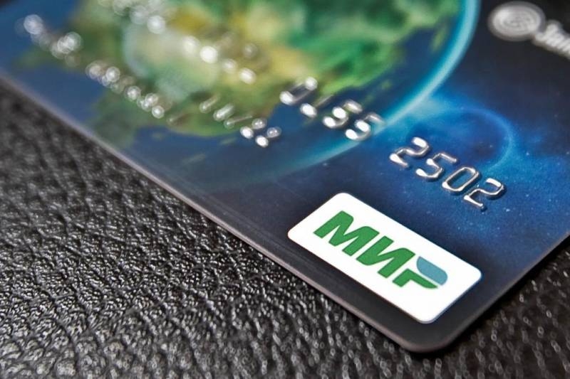 Реальна ли угроза отключения России от платежных систем MasterCard и Visa, а также SWIFT