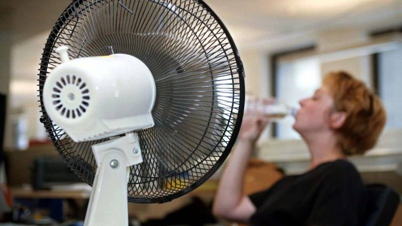 <br />
Роспотребнадзор рекомендует сократить рабочий день из-за жары                