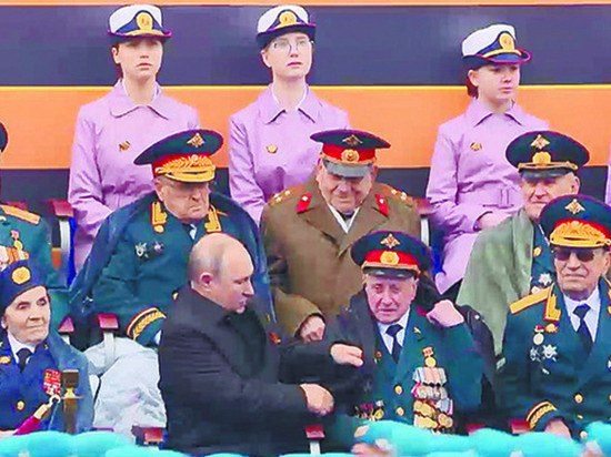 Укрытый Путиным на параде ветеран рассказал про ограбление и равнодушие