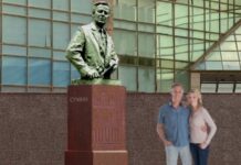 В Челябинске предлагают установить памятник экс-губернатору Петру Сумину