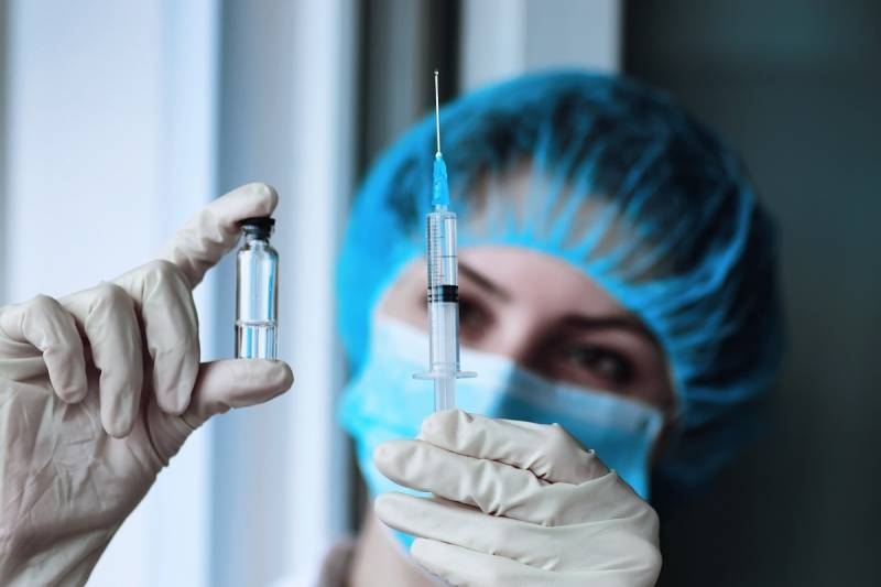 <br />
В Москве, Подмосковье и Ленобласти обяжут вакцинироваться Госслужащих и работников сферы услуг                