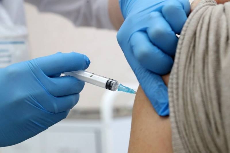 <br />
В Москве, Подмосковье и Ленобласти обяжут вакцинироваться Госслужащих и работников сферы услуг                