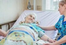 Как определить лежачего больного в дом престарелых?